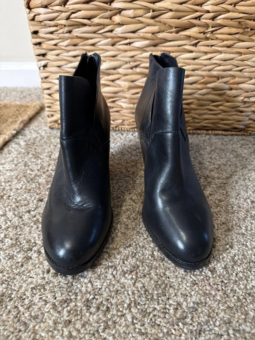 Gianni Bini black leather ankle boots 10 712
